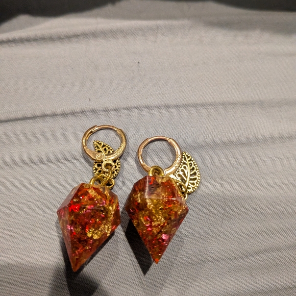 can't Jewelry - Vintage Elegant Gold and Red Dangle Earrings